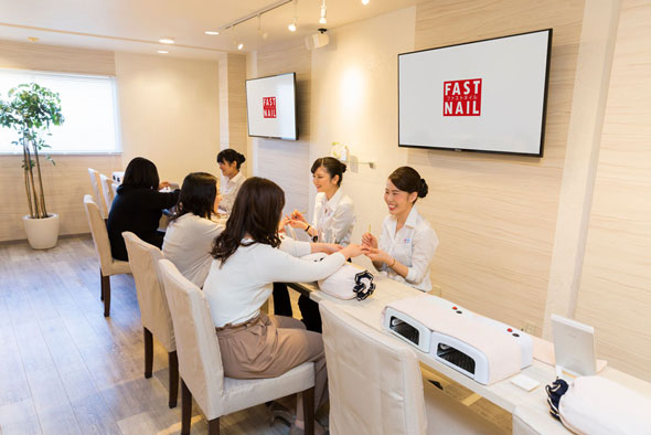 写真：FASTNAILの店内の様子