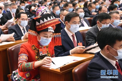 中国政府网より　全人代の会議風景